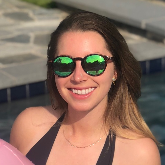 Meet your Posher, Erin - Picture 1 of 1